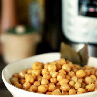 Chickpeas (garbanzo beans) in a bowl.