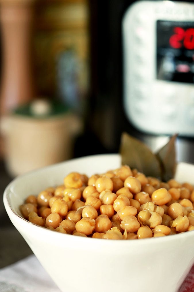 Chickpeas (garbanzo beans) in a bowl.