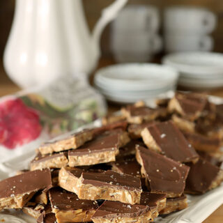 SaSalted Chocolate English Toffee with Toasted Almondslted Chocolate English Toffee with Toasted Almonds