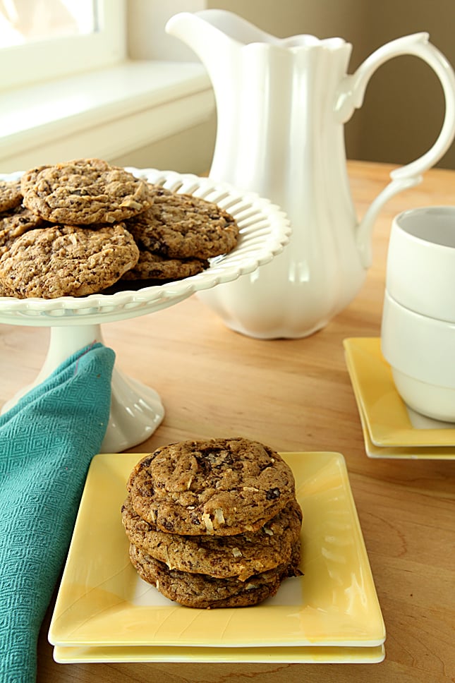 Browned Butter Espresso Chocolate Chip Cookies with Coconut | Everydayum.com