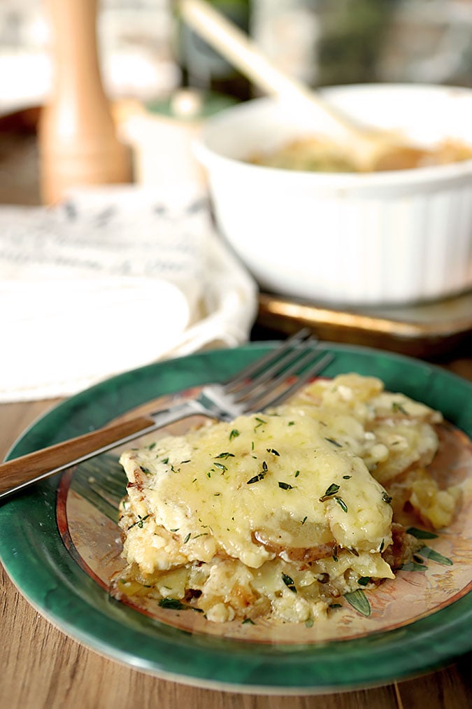 Garlic and White Cheddar Scalloped Potatoes