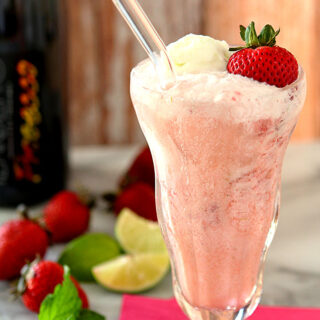 Lime Sherbet Float with Strawberries and Prosecco from @everydayum