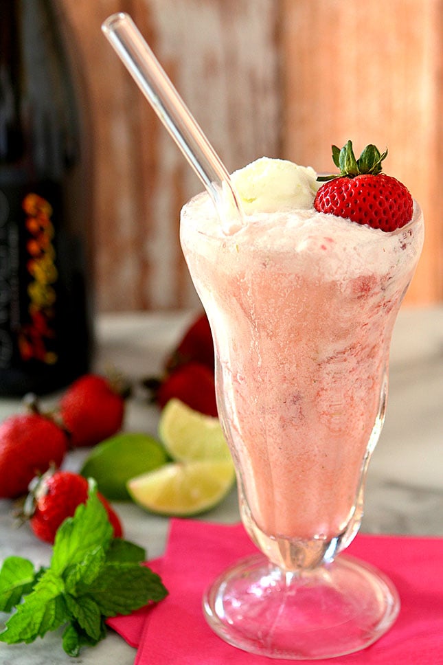 Lime Sherbet Float with Strawberries and Prosecco from @everydayum