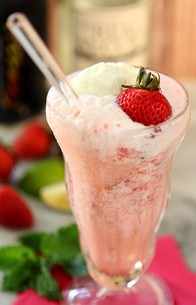 Lime Sherbet Float with Strawberries and Prosecco from @everydayum