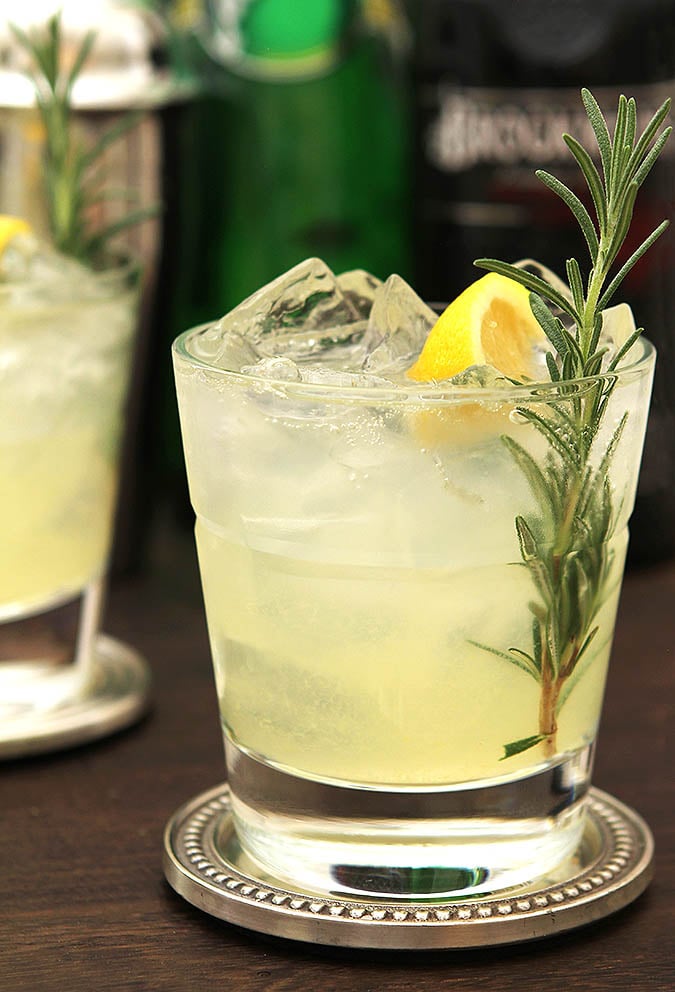 Sparkling Rosemary and Gin Lemonade