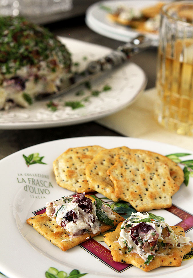 Pecan, Pineapple and Gorgonzola Cheese Ball with Dried Cranberries