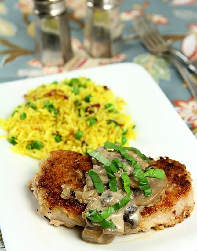 Pork Chops with Mushroom Cream Sauce | @everydayum