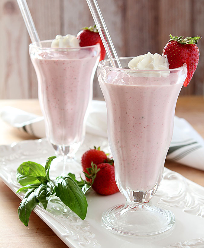 Boozy Strawberry Milkshake with Gin and Basil | @everydayum