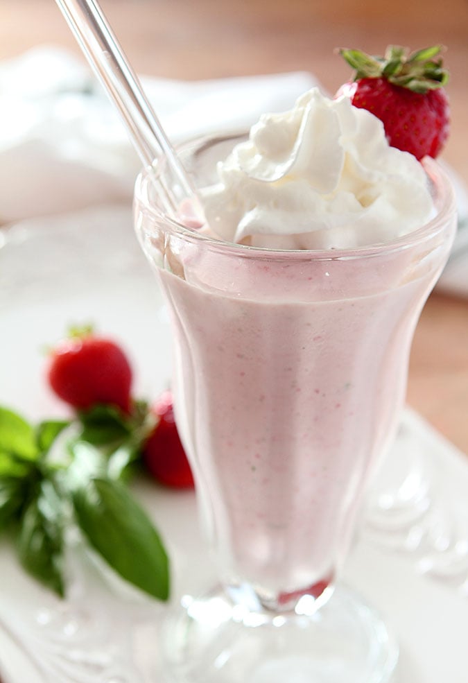 Boozy Strawberry Milkshake with Gin and Basil | @everydayum