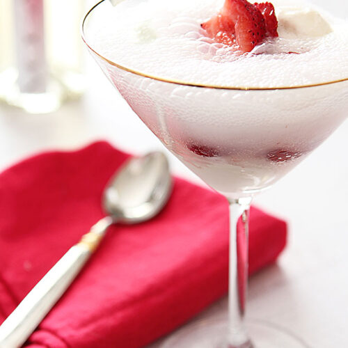 Strawberry Prosecco Float | @everydayum