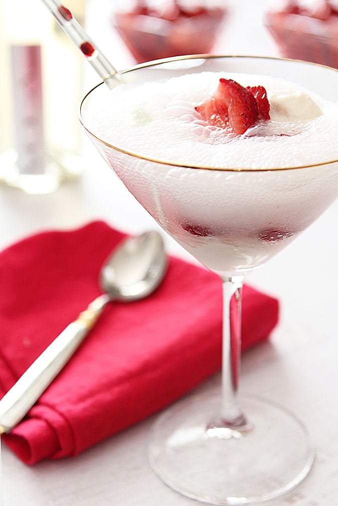 Strawberry Prosecco Float | @everydayum